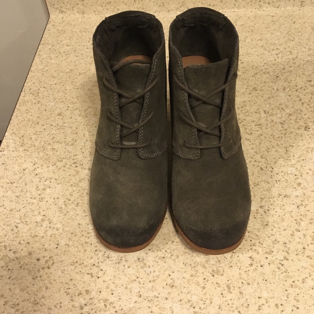 Tarmac Olive Burnished Lunata Lace up Booties